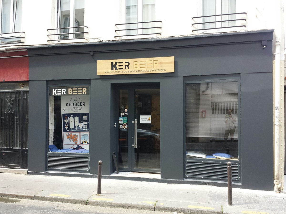 fair_archi's tweet photo. #kerbeer, bar #cooperatif de #bieres artisanales #bretonnes, à maintenant son enseigne en chêne massif breton, au 10 #rueVandamme à #Montparnasse
#breizh #bzh #scic #ess
https://t.co/jvFbZ1bjpA https://t.co/xZfYXL7ptZ