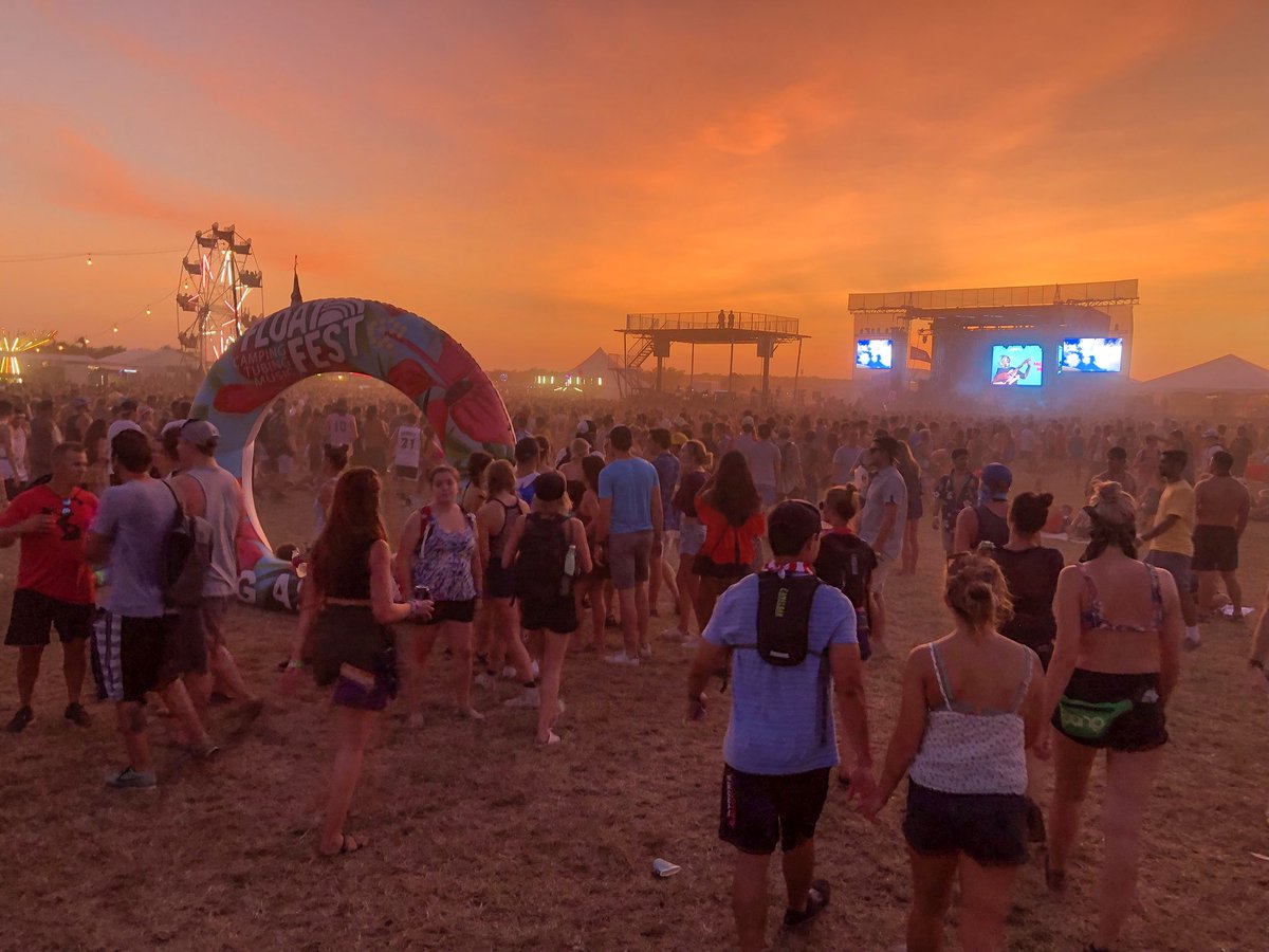 Jas0nAndrews's tweet photo. Shooting @floatfest was pretty awesome this past weekend. Great to work with @charliewalkercreative and @cascadeblonde to capture footage from the entire weekend #floatfest #floatfest2018 #cascadeblonde #festivalseason #sunset https://t.co/zJJcl7UiOp