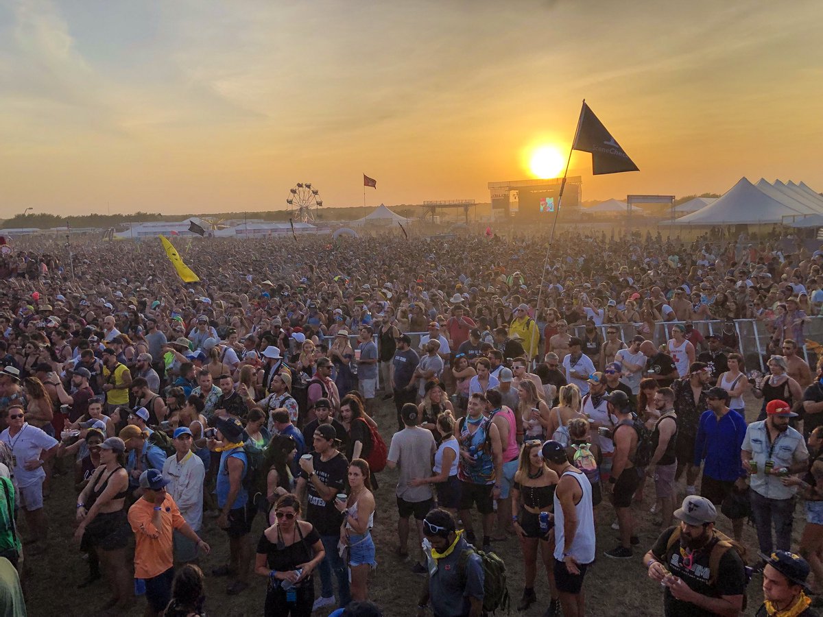 Jas0nAndrews's tweet photo. Shooting @floatfest was pretty awesome this past weekend. Great to work with @charliewalkercreative and @cascadeblonde to capture footage from the entire weekend #floatfest #floatfest2018 #cascadeblonde #festivalseason #sunset https://t.co/zJJcl7UiOp