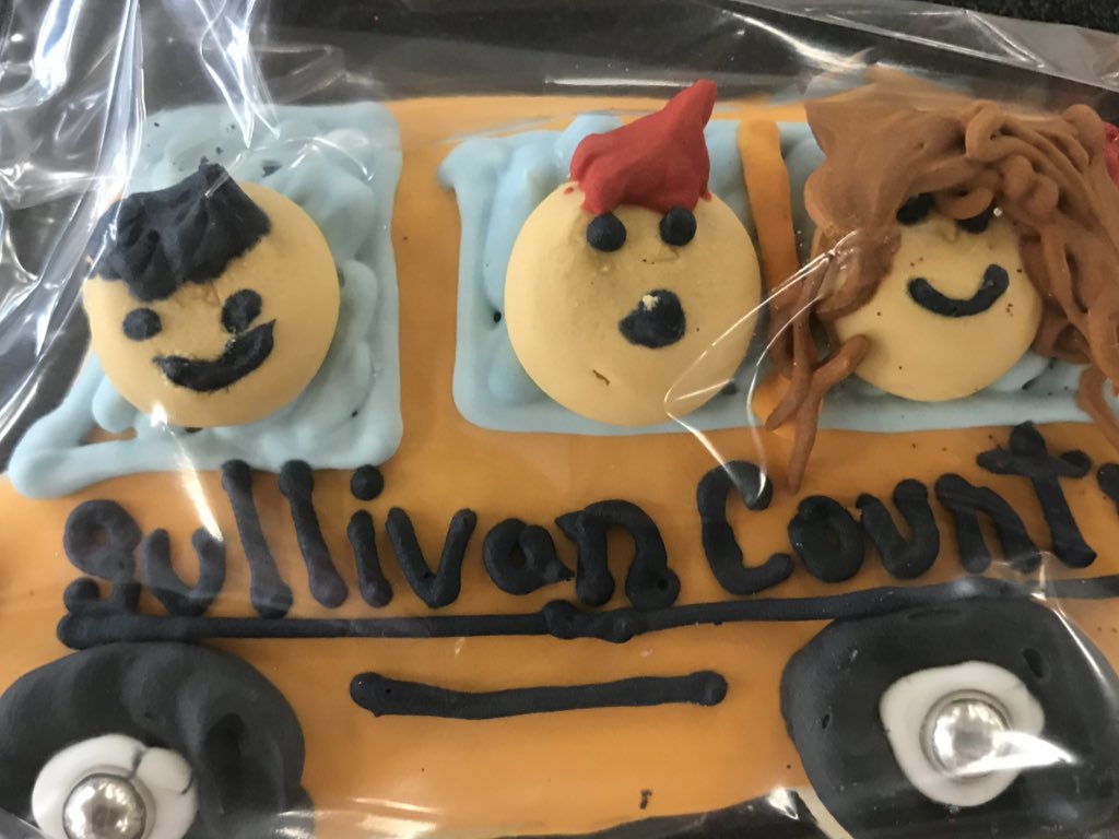 robin_mcclellan's tweet image. Tammy Sauls from @SullCoSchools brought treats for all LMS at our regional meeting. She is such a giver! #NETNLibraryDay