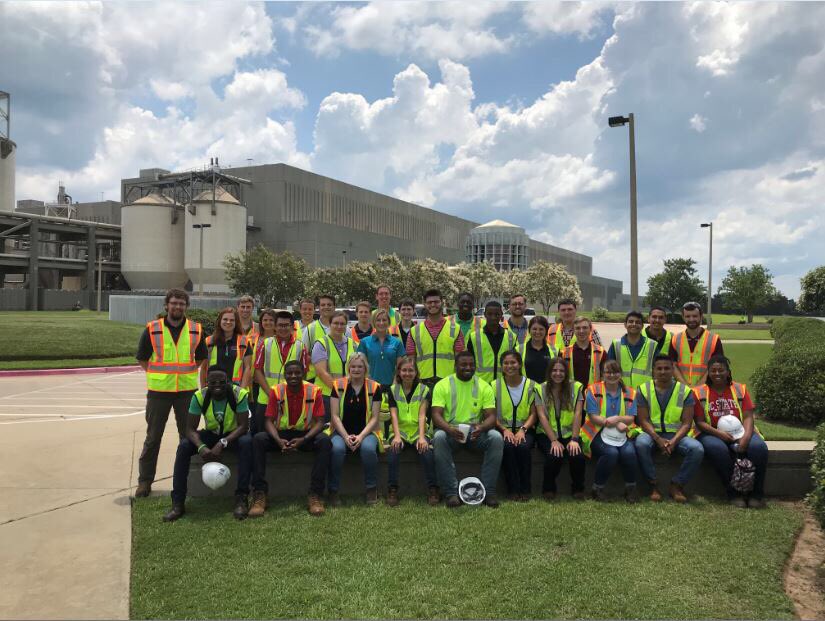 lizzieryan_2's tweet photo. Did someone say national intern day???? #IPinterns #NationalInternDay https://t.co/MFGKAFHG5A