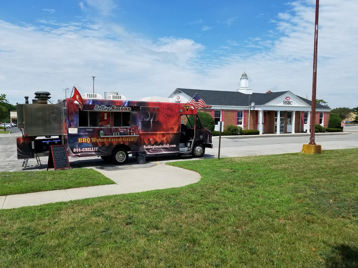 RollingSmoke_NY's tweet photo. #RollingSmokeFoodTruck is at #Kohls shopping center on #Route347 #NesconsetHighway #EastSetauket until 3:30pm. Come and get your #BBQ. If you miss us today, we'll be back here #tomorrow. #whatsfordinner https://t.co/IL6Ec3ceTr