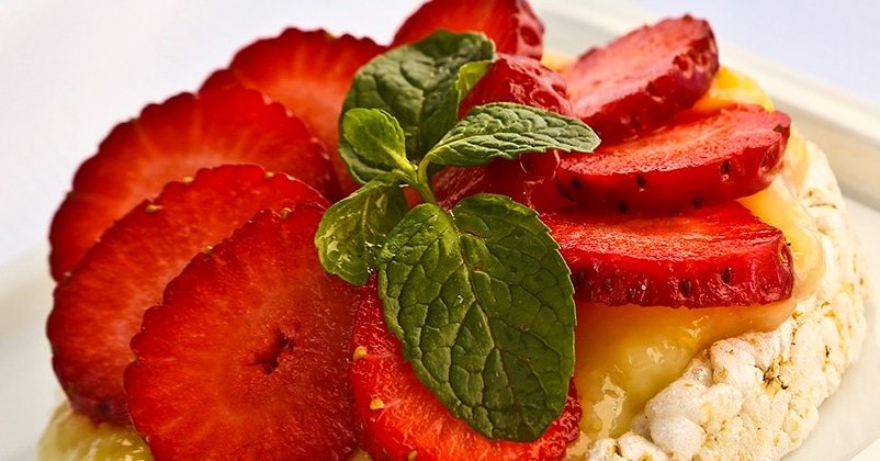 UN POSTRE SIN REMORDIMIENTOS  🍓🍰

Tartillas de Fresa 

Una deliciosa tartilla rellena de frutillas sin gluten o harina de trigo, y endulzada con stevia natural.

m.facebook.com/story.php?stor…