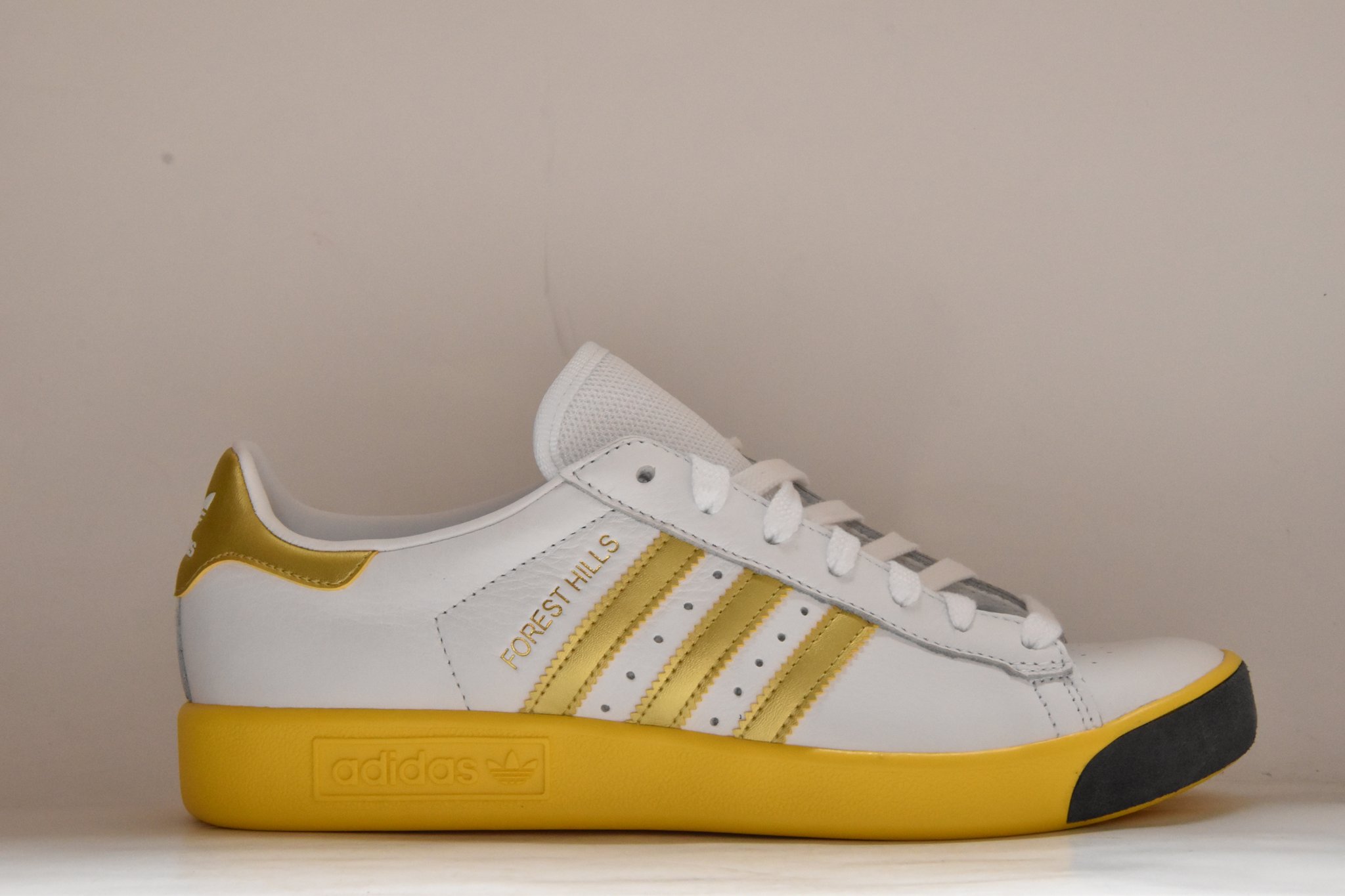 Que agradable Relámpago Ladrillo Dassleresales on Twitter: "NOW AVAILABLE: Adidas Forest Hills  White/Sunshine- sizes 8 and 8.5. £59.99 https://t.co/pSOeJhdHI0  https://t.co/QfZqDSi4Jp" / Twitter