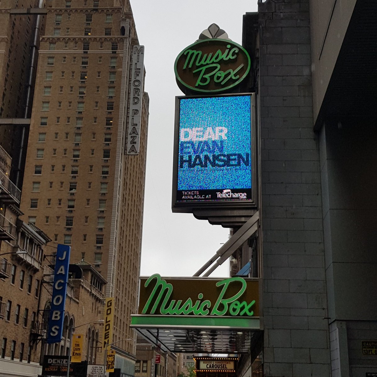 lu_suey's tweet photo. FINALLY SAW @DearEvanHansen YESTERDAY AND I CRIED FROM START TO FINISH 😭 This show is so important in regards to talking about mental health and teenage suicide and Stephen absolutely smashed it in his Evan debut I'm still in awe a day later. #YouWillBeFound https://t.co/sWYg3whA8g