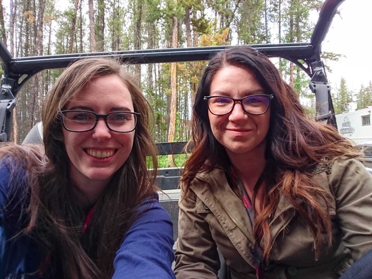 ElloMarketingCo's tweet image. Are they twins or coworkers, you'll never know.
#throwback #stompede #helloello #ladiesofello