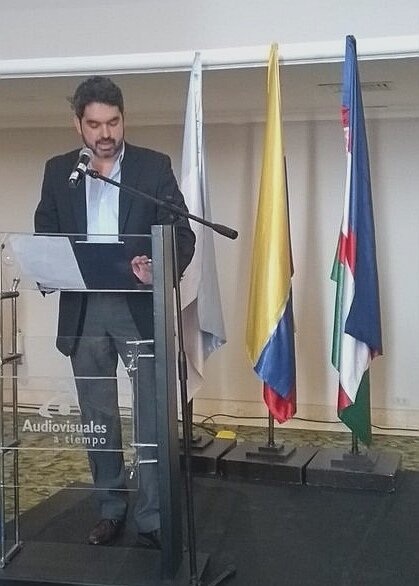 MIOusuarios's tweet photo. “Debemos dejar atrás un modelo obsoleto de hace 30 años que solo buscaba la  rentabilidad económica, ahora debemos pensar en ejecutar un proyecto que brinde un servicio que beneficiará a seres humanos y su movilidad en la ciudad”: @NicolasOrejuela, Presidente de @METROCALI
#POMUS https://t.co/GawZg061Nd