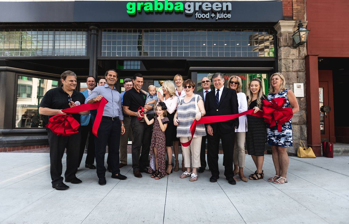 rpliska's tweet photo. Welcome to #Birmingham! Great new healthy food restaurant - #Grabbagreen - on Old Woodward just North of Maple. Now that Old Woodward will be open after significant renovation, a great time to visit! See https://t.co/v2uV17CZx3 🙂 #CRE #retail #detroit https://t.co/9EJIYgoU1Z