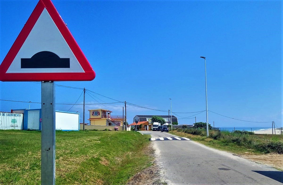 carballo_gal's tweet photo. A instalación de 2 coxíns berlineses en #Razo e 4 en #Imende, xunto con pasos de peóns elevados e límite de velocidade a 30Km/hora, completan as medidas adoptadas polo Concello de #Carballo para mellorar a seguridade viaria nas áreas costeiras.
https://t.co/ni8DM0TtKP https://t.co/9VXKftA775