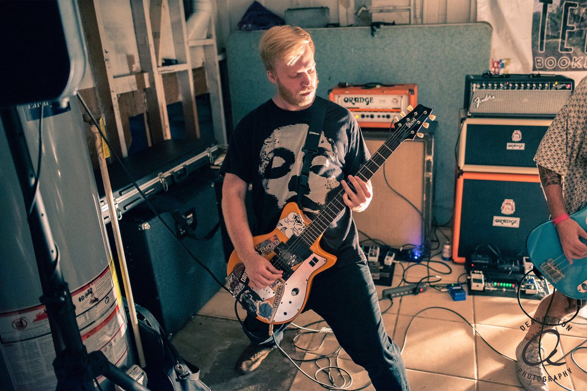 deadling_'s tweet photo. This is probably the best photo set I’ve ever gotten in this venue. @ChurchTongueIN

(I couldn’t pick a favorite Nicko shot so you get two) https://t.co/6igZjYpgIk