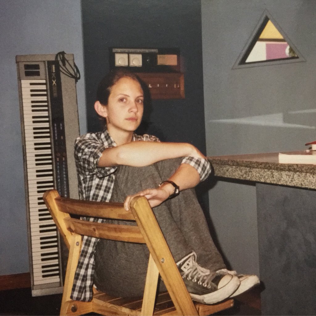lolalinares_ok's tweet photo. El indie ya fue. Que vuelva el GRUNGE 🎸🤟🏼 quiero ser recia otra vez (1998, en estudio el pie) #recia #alos15 https://t.co/ljO2zEOjeE