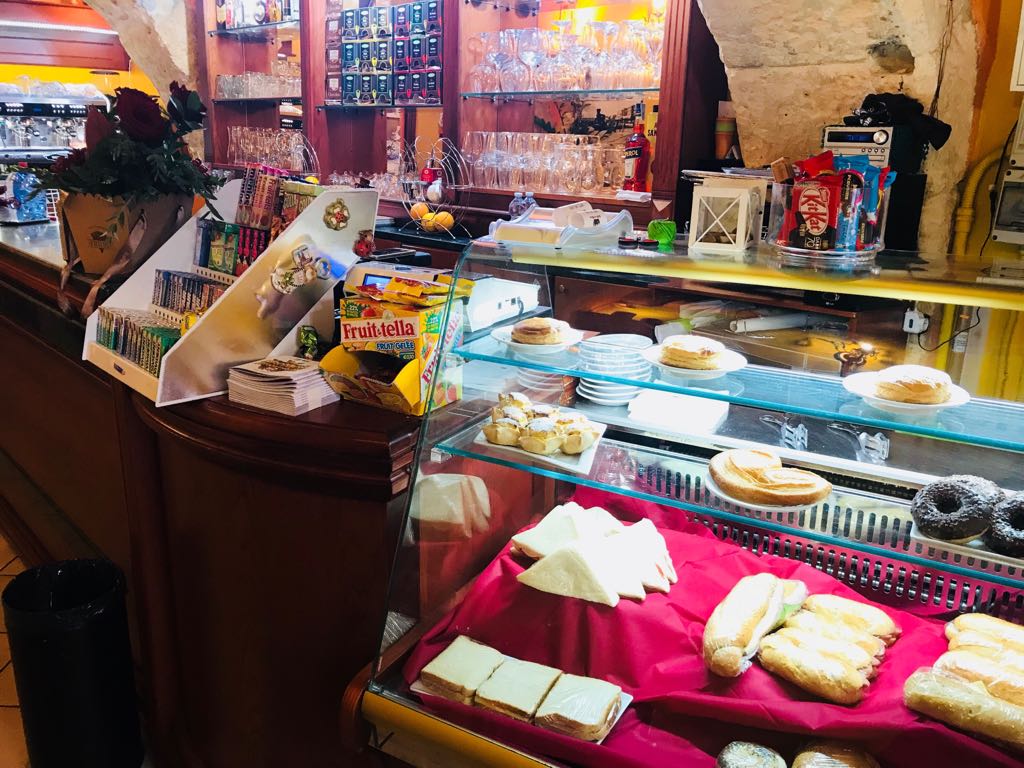 CaffedelDuca's tweet photo. Tutto pronto per la Notte Rossa da Caffè del Duca, una serata all'insegna dello shopping, musica e divertimento, ovviamente con un buon aperitivo da Caffè del Duca. Vi aspettiamo fino alle 24.00 #notterossa #notticolorate2018 #cagliari #caffèdelduca #aperitivo #taglierino #bontà https://t.co/qTb2nqSRCL