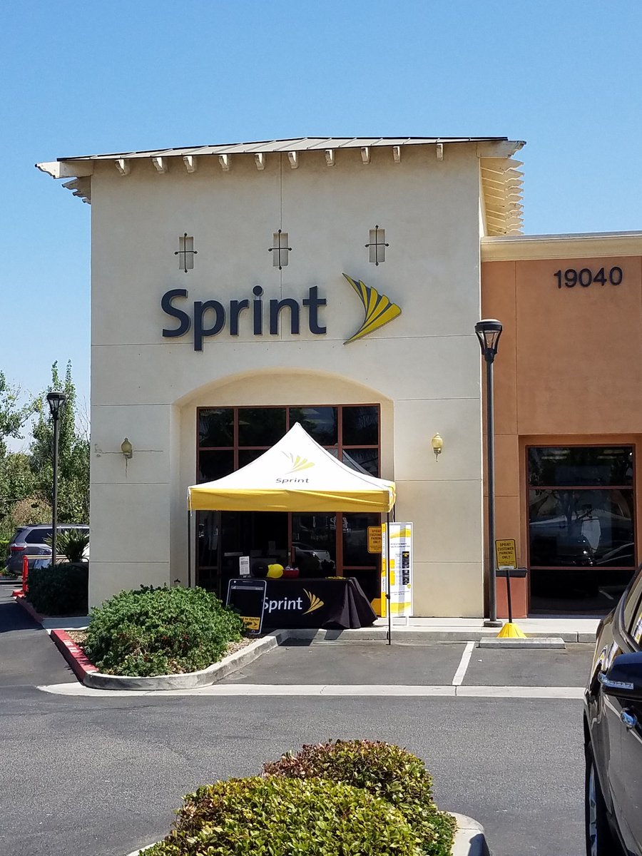 Van Buren is getting ready for #SprintSaturday! <a href="/KristianAllos/">Kristian Allos</a> @Peter_Moreno_09 #VanBuren
