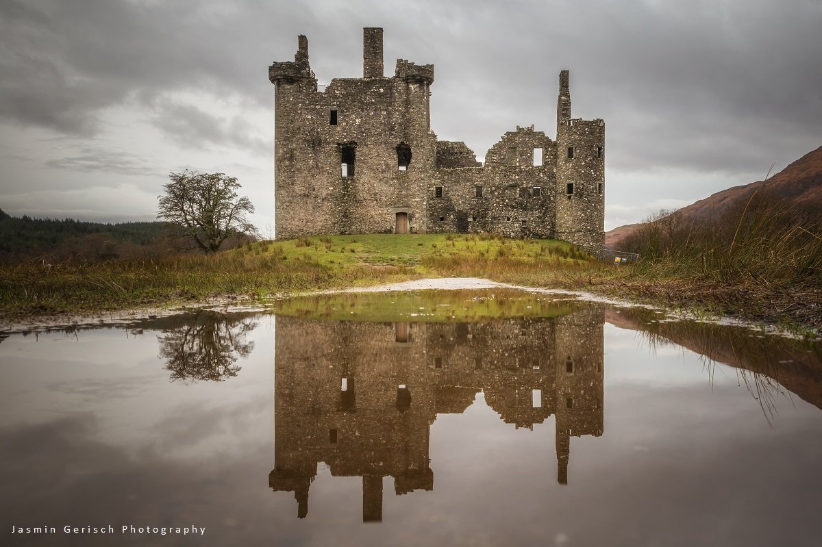 I like those different points of view ... Kilchurn Castle reflected in a puddle.
@VisitScotland @TrueHighlands @UndisScot @ScotsMagazine @hiddenscotlands @welovehistory @HeartofArgyll @Argyll_IslesApp @VisitBritain #KilchurnCastle #LochAwe