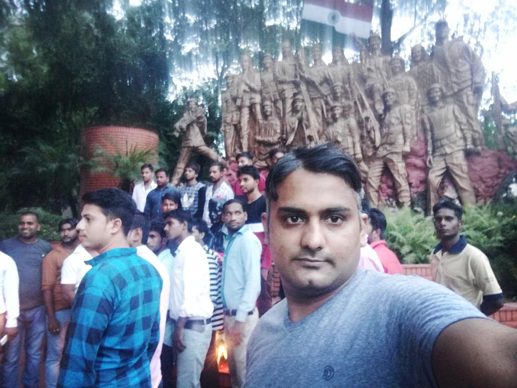 GauravINDARMY's tweet image. 17 जाट के शहीदों को श्रद्धांजलि देते हुए कसम खाई जरूरत पड़ने पर हम भी माँ भारती के लिए अपने प्राण देने से पीछे नहीं हटेंगे
@Goldenthrust @RamsaBJYM @sardanarohit @IIGoDMomll @TajinderBagga @SandipRnc @Rana9655 @Mrityunjayraip1
भारत माता की जय
जयहिंद
RT
#INDARMY
#KargilVijayDiwas