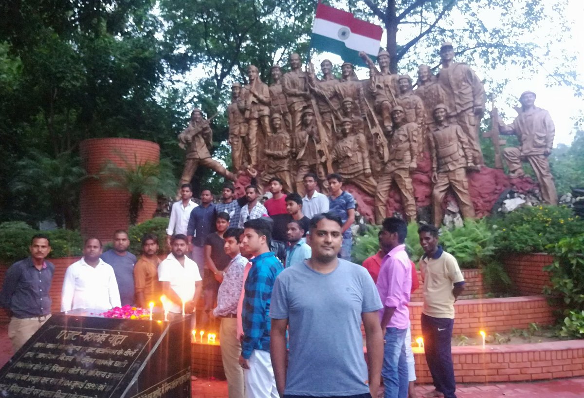 GauravINDARMY's tweet image. 17 जाट के शहीदों को श्रद्धांजलि देते हुए कसम खाई जरूरत पड़ने पर हम भी माँ भारती के लिए अपने प्राण देने से पीछे नहीं हटेंगे
@Goldenthrust @RamsaBJYM @sardanarohit @IIGoDMomll @TajinderBagga @SandipRnc @Rana9655 @Mrityunjayraip1
भारत माता की जय
जयहिंद
RT
#INDARMY
#KargilVijayDiwas