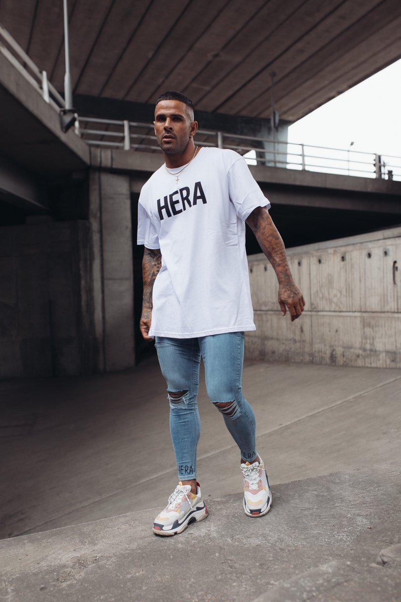 hera ripped jeans