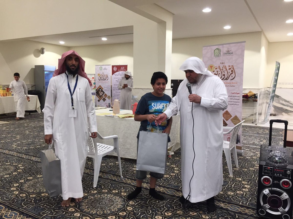 alrusaymi661's tweet photo. شرفت اليوم ١٤٣٩/١١/١٣بزيارة #جامع_الدكتور_ناصر_الداود_عرقة وسرني حسن الترتيب والتنظيم والإبداع وإقامة الدورة المكثفة #اقرأ_ورتق مراجعة وحفظ كتاب الله في غضون 5 أسابيع جهود مبذولة #مركز_اشراف_القرآن_عرقة فخر الأهالي والمحبين شكرا لمعاليه وكتب الله أجره يتبع2 https://t.co/FyR8YrkAO1