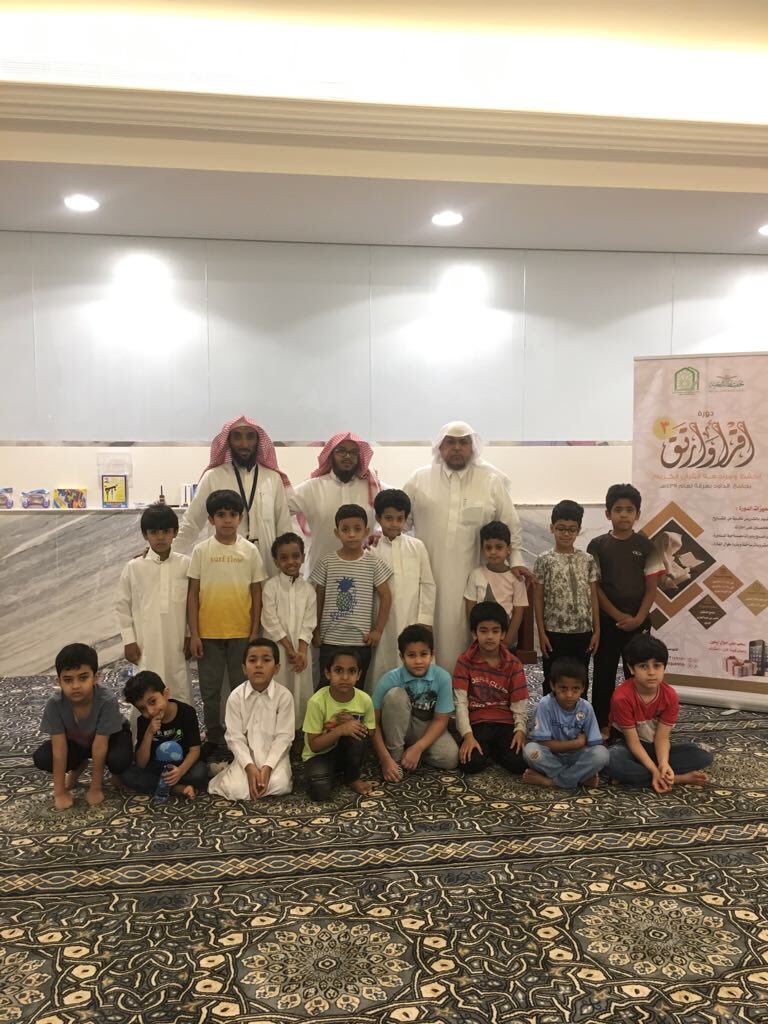 alrusaymi661's tweet photo. شرفت اليوم ١٤٣٩/١١/١٣بزيارة #جامع_الدكتور_ناصر_الداود_عرقة وسرني حسن الترتيب والتنظيم والإبداع وإقامة الدورة المكثفة #اقرأ_ورتق مراجعة وحفظ كتاب الله في غضون 5 أسابيع جهود مبذولة #مركز_اشراف_القرآن_عرقة فخر الأهالي والمحبين شكرا لمعاليه وكتب الله أجره يتبع2 https://t.co/FyR8YrkAO1