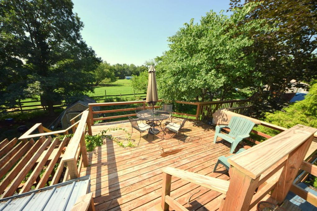 PropertyTLC's tweet photo. Spectacular home at 1628 Clark Trail in Herrin IL
4/5 bedrooms, 2 1/2 baths, and 3 acres on the corner of Stotlar and Bandyville Rd.
The home is large, full of personality, and waiting for you to call it home!
#PropertyWithTLC | Managing Broker | Teresa Camarato | 618-988-1739 https://t.co/XNjs8LTAJM