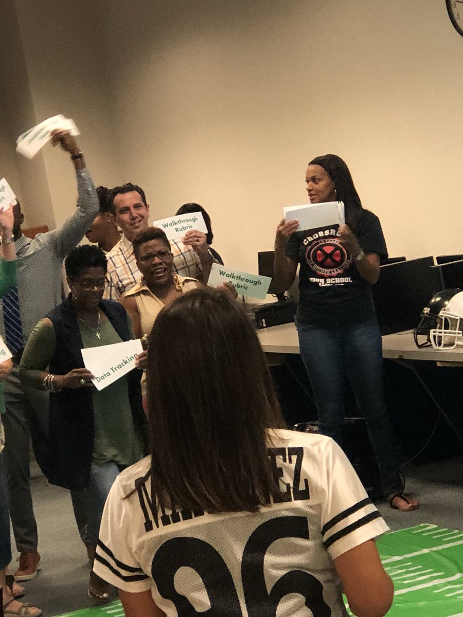 CaracalCorner's tweet image. Kasanya Hardeman @kasanya1 using data strategies at @AliefISD Data Day 2018 to improve “Tailwinds” and eliminate “Headwinds” #dataday2018 #aliefisd #datadays #data @AliefCrossroads