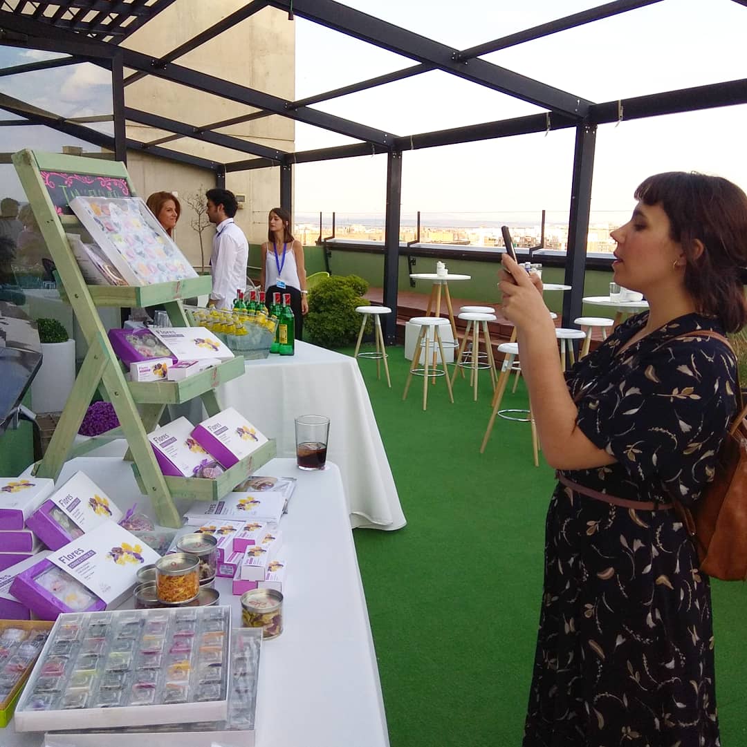 Hiberus's tweet photo. Hoy contamos en #HiberusEcosystem con la presentación de @bfoodieapp, una aplicación que permite a sus usuarios descubrirbsitios especiales de forma geoposicionada. Además han venido proyectos emprendedores gastronómicos como Dulces Locuras, Flores en la Mesa o 6DLab. https://t.co/puwnYJpxZP