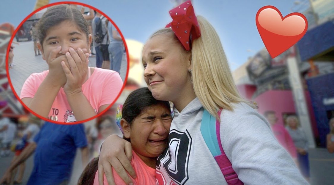 itsjojosiwa's tweet photo. ⚡️NEW VLOG!⚡️ 

GO WATCH IT RIGHT NOW!

💚RT FOR A CHANCE TO WIN GIVEAWAY/SHOUTOUT!!💚

🚨 I MADE A FAN CRY!!..... https://t.co/cj8Y0JTIhb 🚨 https://t.co/cFbnR2KkFa