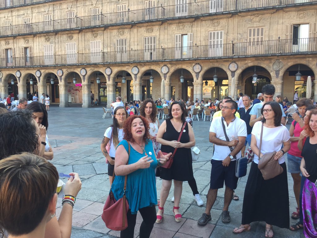 xespejo's tweet photo. De paseo turístico con #ProfeDeELE18 por Salamanca a cargo de nuestra súper guía y profe de ELE, Mónica, de la Academia Berceo. https://t.co/8eIKaHP5t4
