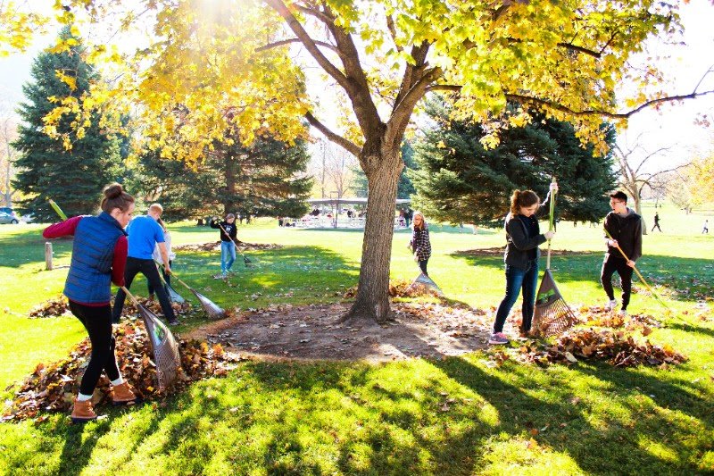 Yserve's tweet photo. Help fix up Kiwanis Park! We will be digging up sod, hauling dirt, trimming branches, and just making the park a better place for all to enjoy. There will be pancakes and drinks provided for volunteers!
When: Saturday, July 28, 8am-12pm
Email john.hedengren@byu.edu to RSVP https://t.co/bbxbbtXfpv