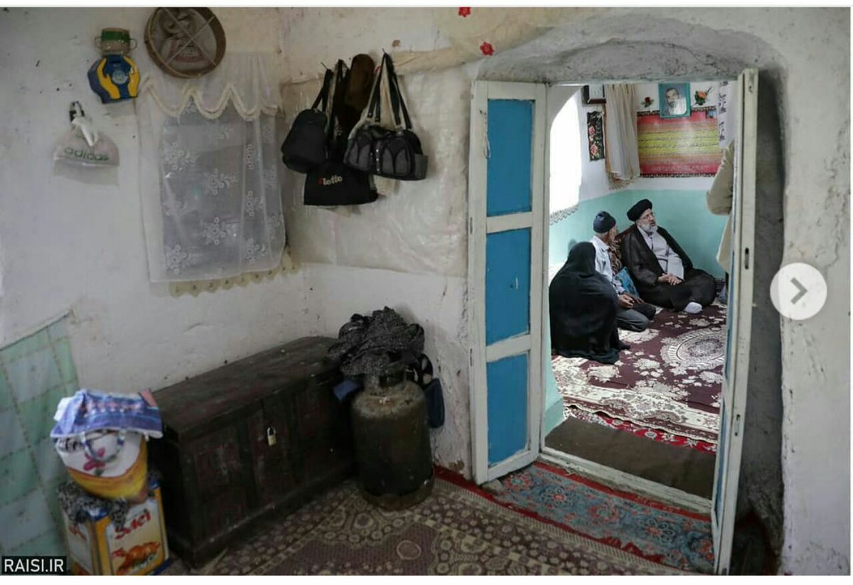 yookabedd's tweet photo. این صندوق صدقات کمیته امداد بر دیوار خانه این خانواده نیازمند روستایی یک دنیا حرف دارد.
خوب بودن لیاقت میخواهد.
پرهیزگاران کسانی هستند که در تنگدستی انفاق میکنند. آل عمران ۱۳۳ و ۱۳۴ https://t.co/MqXCVEUvGD