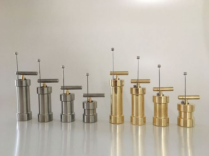 AMHiFi's tweet image. Got a fully manual turntable that's wearing out your stylus when you fall asleep or leave the room? 
Canadian made Tru-Lift Tonearm Lifter will solve the problem.
Now in stock at American Hi-Fi    americanhifi.com
info@americanhifi.com