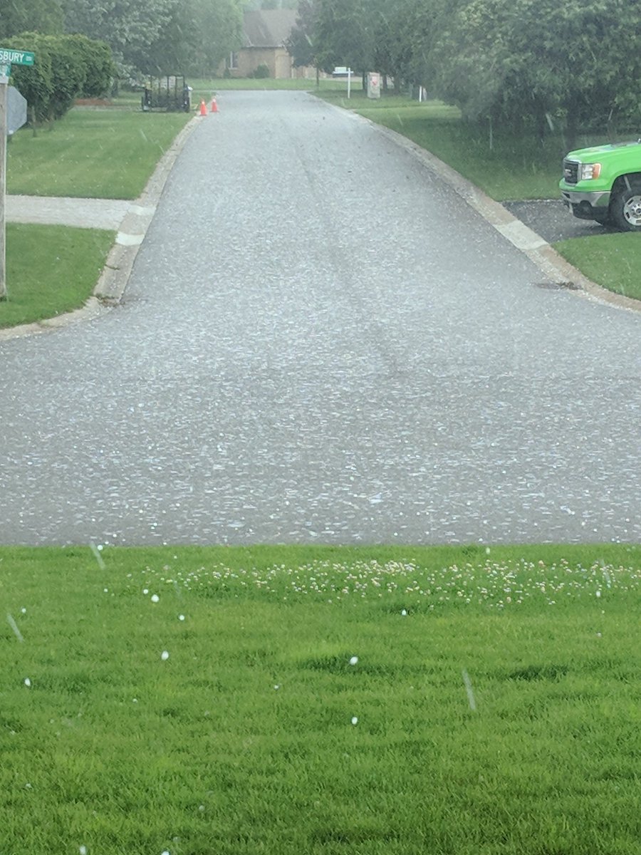 mmmmillar's tweet photo. @weather_ca Hail, strong winds, and thunderstorms in Birr ON https://t.co/C7lXTF6AXJ