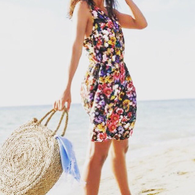 trendingmums's tweet photo. This summer floral print dress is perfect for holidays, team with some neutral sandals and a round straw bag and you've got a great relaxed look. https://t.co/jIdqqSLNV3
#floralprints #floralprintdress #summerdress #summerfashion #summerfashioninspiration #next #trendingmums https://t.co/fLvv1EoA3Y