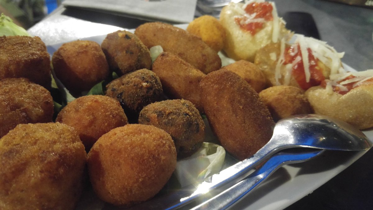 LaConsiglieria's tweet photo. .@lucianpignataro -
#Bcena #pizzeria #1000Gourmet #Napoli #ParcoMargherita #GiuseppeMaglione
@anboemo @Barbaga3Gaetano @paoloigna1 @calabriaonline @cittameridiane @IlMattinoFoggia @ilgastronauta @FlipRuth https://t.co/BCC1f9qsZ1