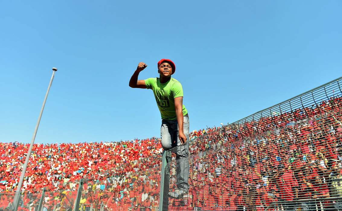 caesarzvayi's tweet photo. This picture of an EFF rally in Atteridgeville, Pretoria, South Africa, is being passed off as an MDC Alliance rally in Chitungwiza. You can import pictures but not voters guys! https://t.co/a7C8HjZX3S