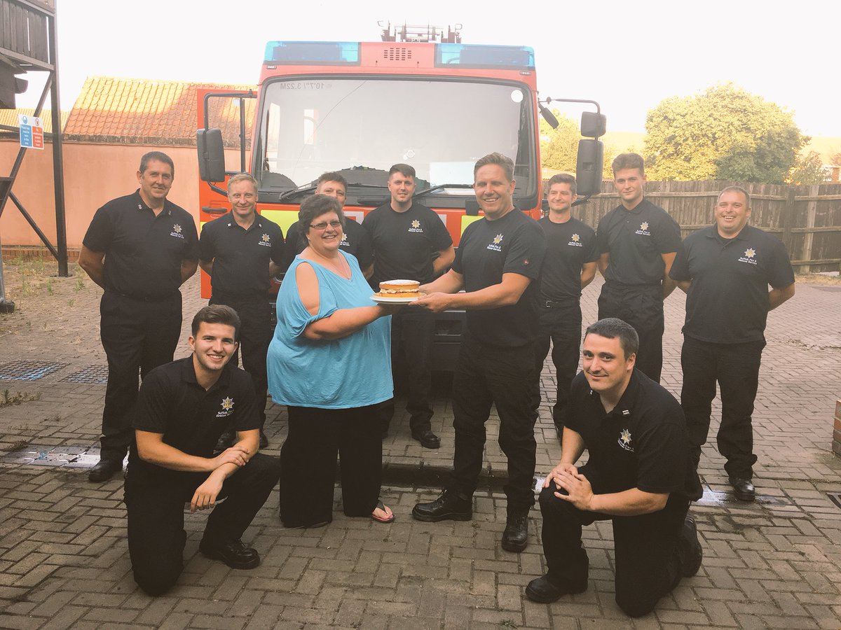 SuffolkFire's tweet photo. Support from colleagues, family, employers, and the public has been fantastic during the busy spell that our staff have faced over the last few weeks.

Tonight the #LongMelford Crew were presented with a much appreciated cake for their hard work and tireless efforts. #Justlike76 https://t.co/6pyOYfzHkG