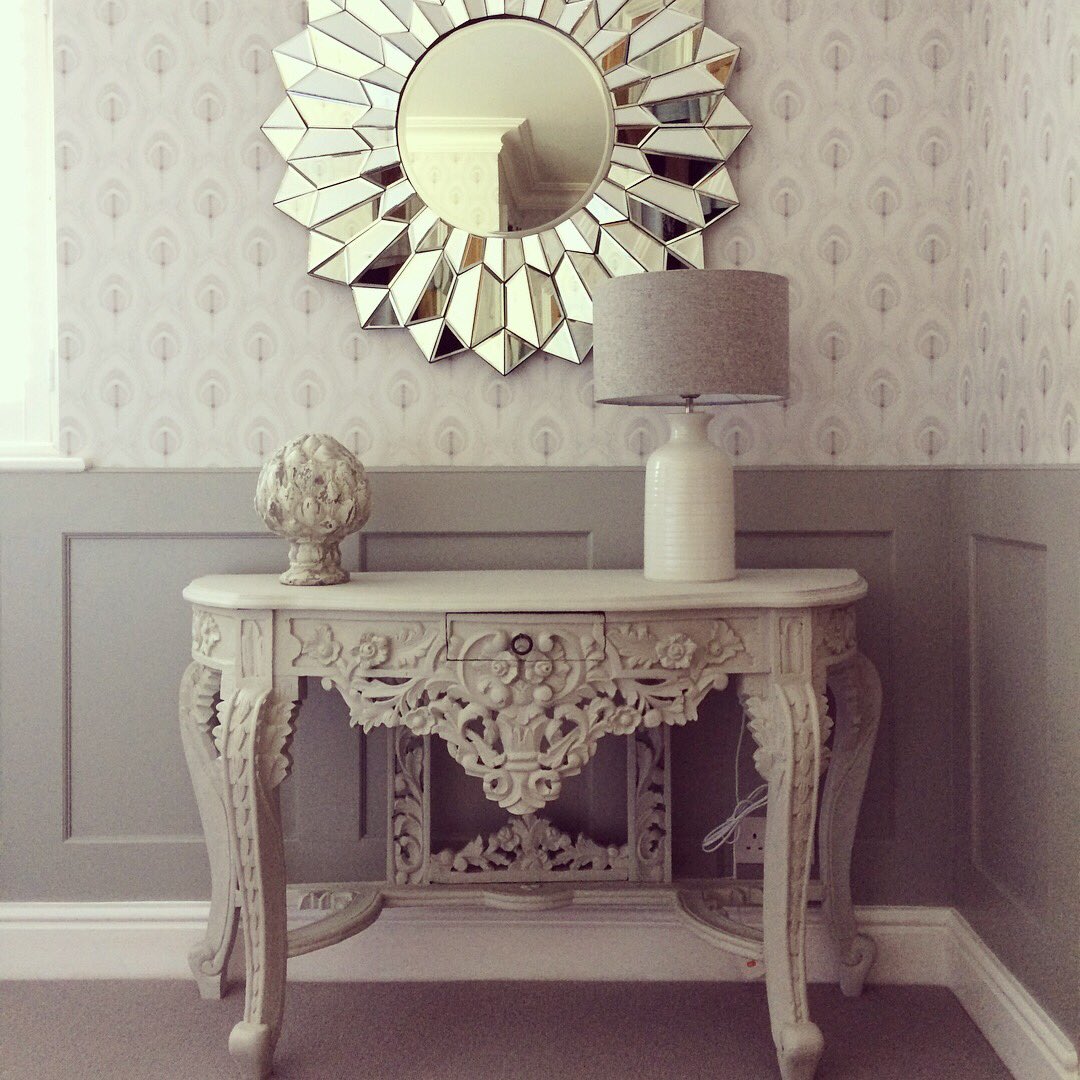InteriorsWright's tweet photo. Before and after shot of a beautiful piece of furniture, bought back to life using Rust-Oleum chalk paint in Winter Grey. Looking amazing on my customers new gallery landing. #upcycledfurniture #rustoleumchalkpaint #wintergrey #newleaseoflife https://t.co/sghMF3eVCI