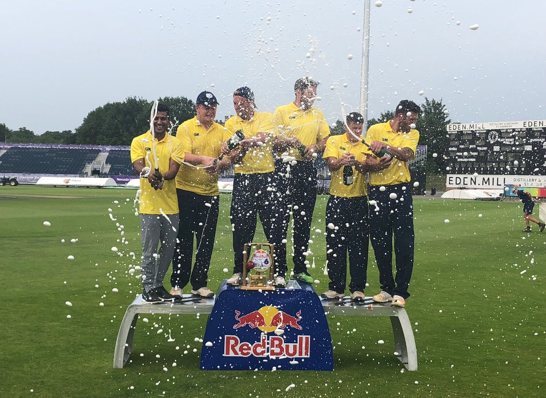 @liamsimpsonio captains the winning team in the first Red Bull four6 comp. Team featured current and ex keets!