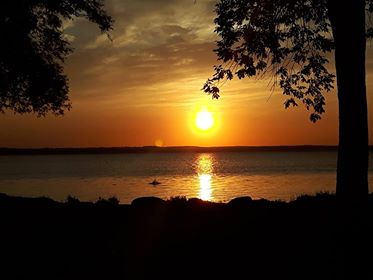 LSRCA's tweet photo. #LakeSimcoe has the most beautiful sunsets :) We're loving the photos people are sharing showing #LakeSimcoeLife for #LakesAppreciation month! https://t.co/gu0yQcWx8P
