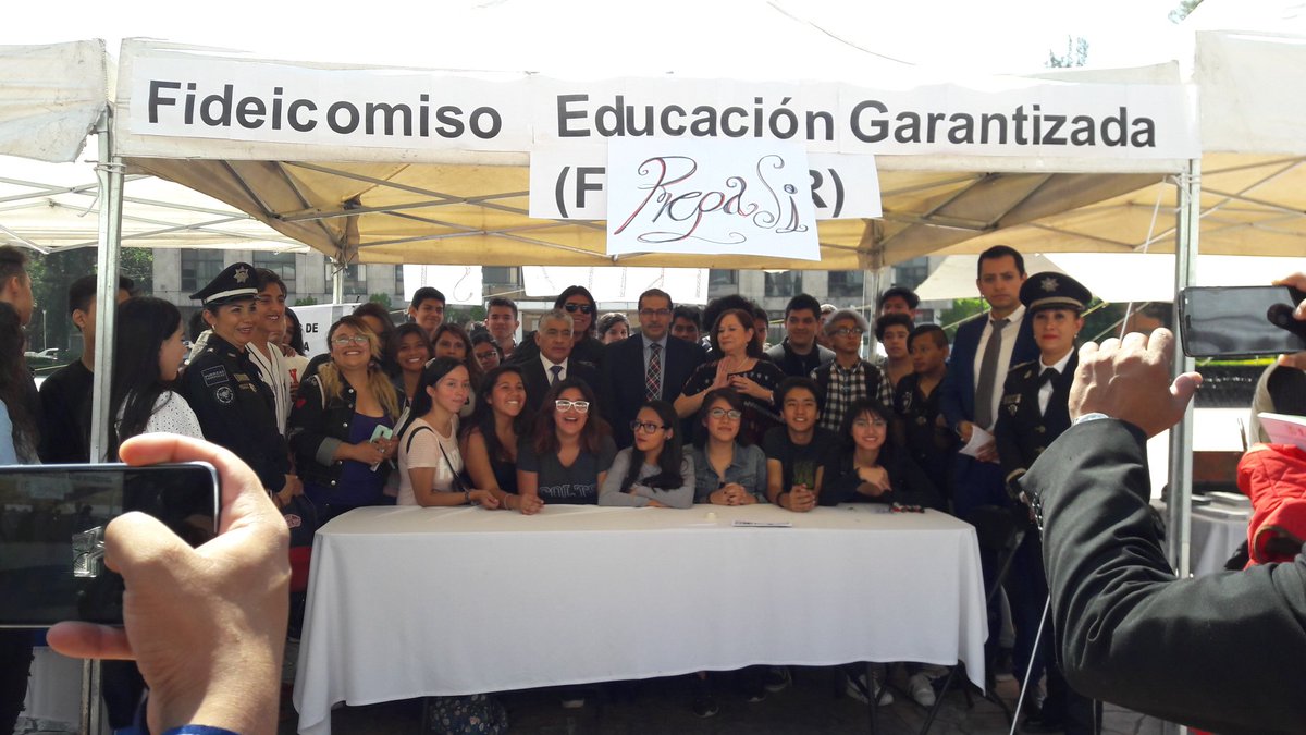 EloyRodrguez6's tweet photo. En la Feria de Servicios Interinstitucionales por el "Dia Internacional Contra el uso Indebido y Trafico Ilicito de Drogas" en la explanada de la @Iztacalco_Dele con @iapa_cdmx @InmujeresCDMX @S_SaludCDMX @COMUNAIZT @InjuveCDMX @P_Prepa_Si @ANYGATOS https://t.co/BxyqgIuUgl
