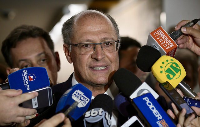 PSDBoficial's tweet photo. Punições mais duras contra o crime organizado! O plano de segurança do PSDB para o nosso país prevê leis mais brandas, sem privação de liberdade, para quem comete atos infracionais leves, e mais duras com os grandes infratores. Saiba mais: https://t.co/qrml6y7HHZ https://t.co/3QCeXHcmF4