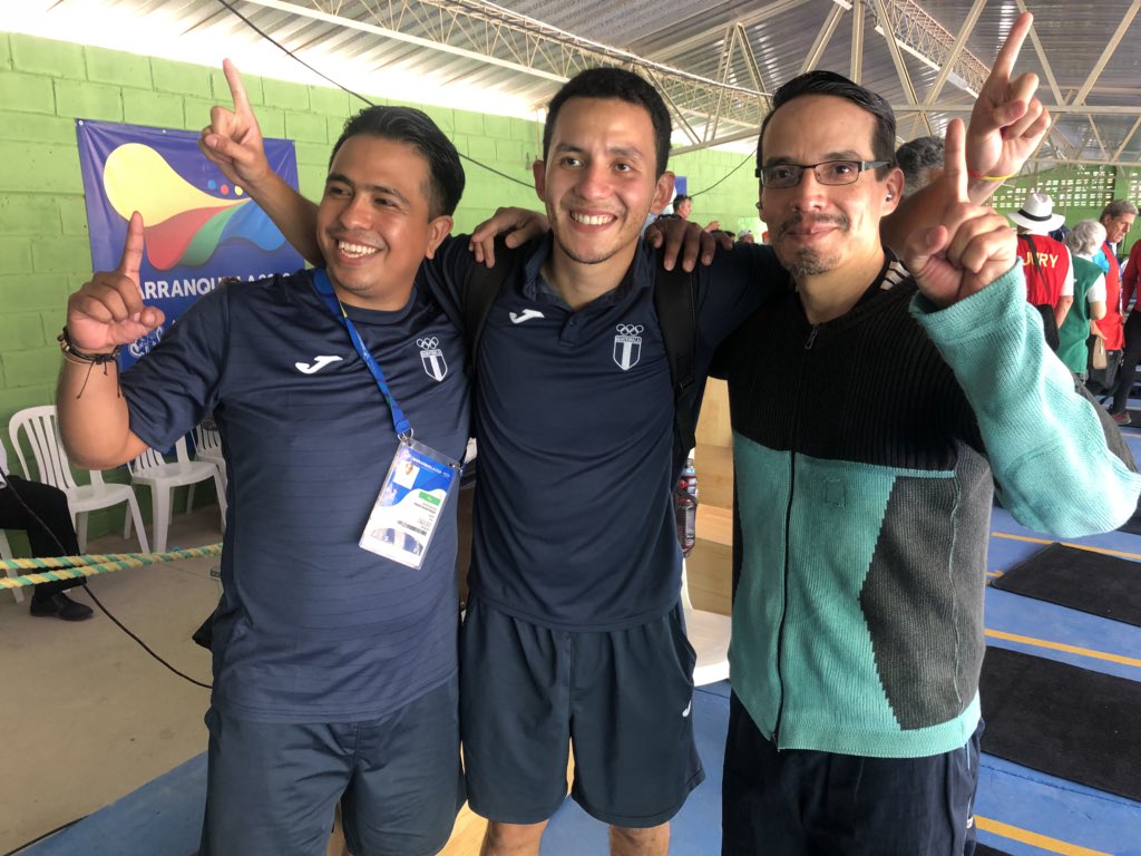 DSuruy_DP's tweet photo. #Barranquilla2018 #RetoBarranquilla Felicidades a  Octavio Sandoval, Allan Chinchilla
y Marlon Pérez equipo de rifle tendido 50 metros, por sumar otra medalla de oro para Guatemala.🇬🇹🥇👏👏👏👏 https://t.co/fZoL3prfBr