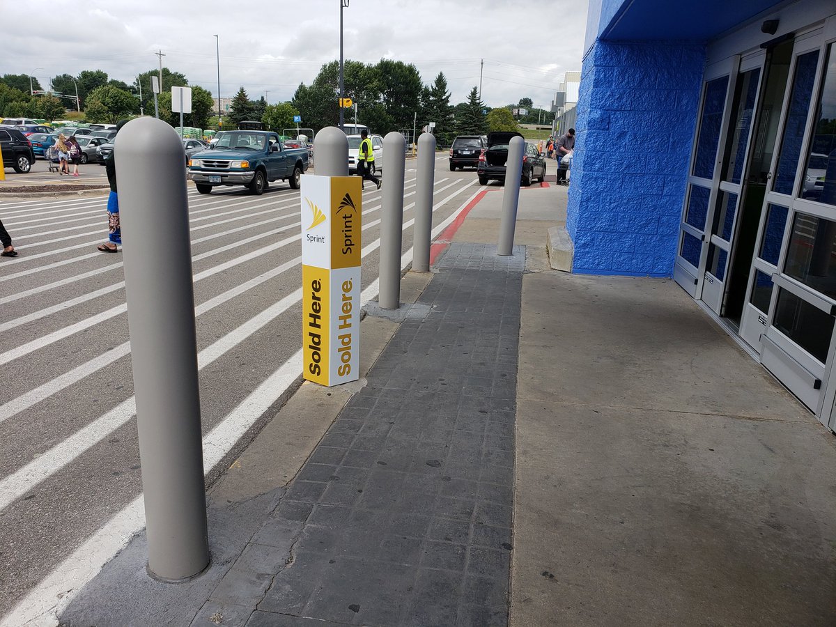 Another pole wrap up in Rochester Walmart. Don't forget to switch to @sprint and get a $50 bill credit for each line! <a href="/AzraSmailagic/">Azra Smailagic</a> <a href="/TimMiller44/">Tim Miller</a>