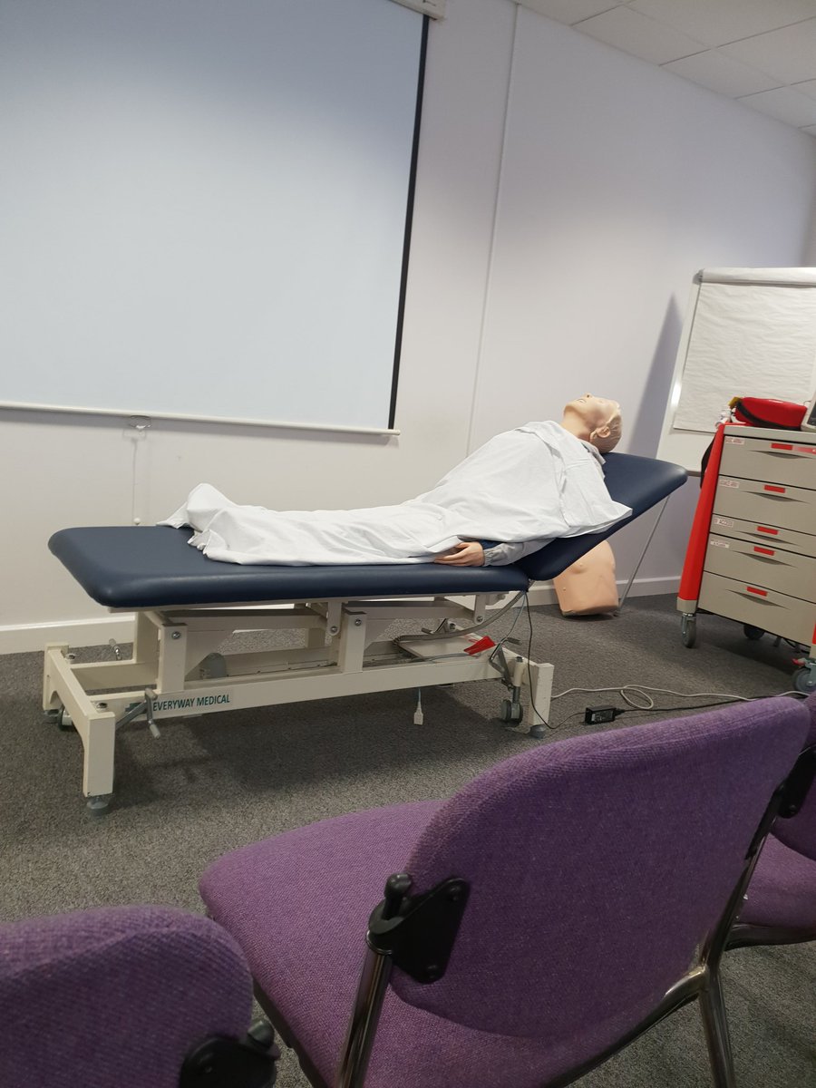 MichelleLGould's tweet photo. ILS fun today. Always enjoy the refresher 😊 @PHNT_NHS @DerrifordNurses #ILS #chainofsurvival #teacheveryoneathome #qualityCPR https://t.co/EiNg03y2iO