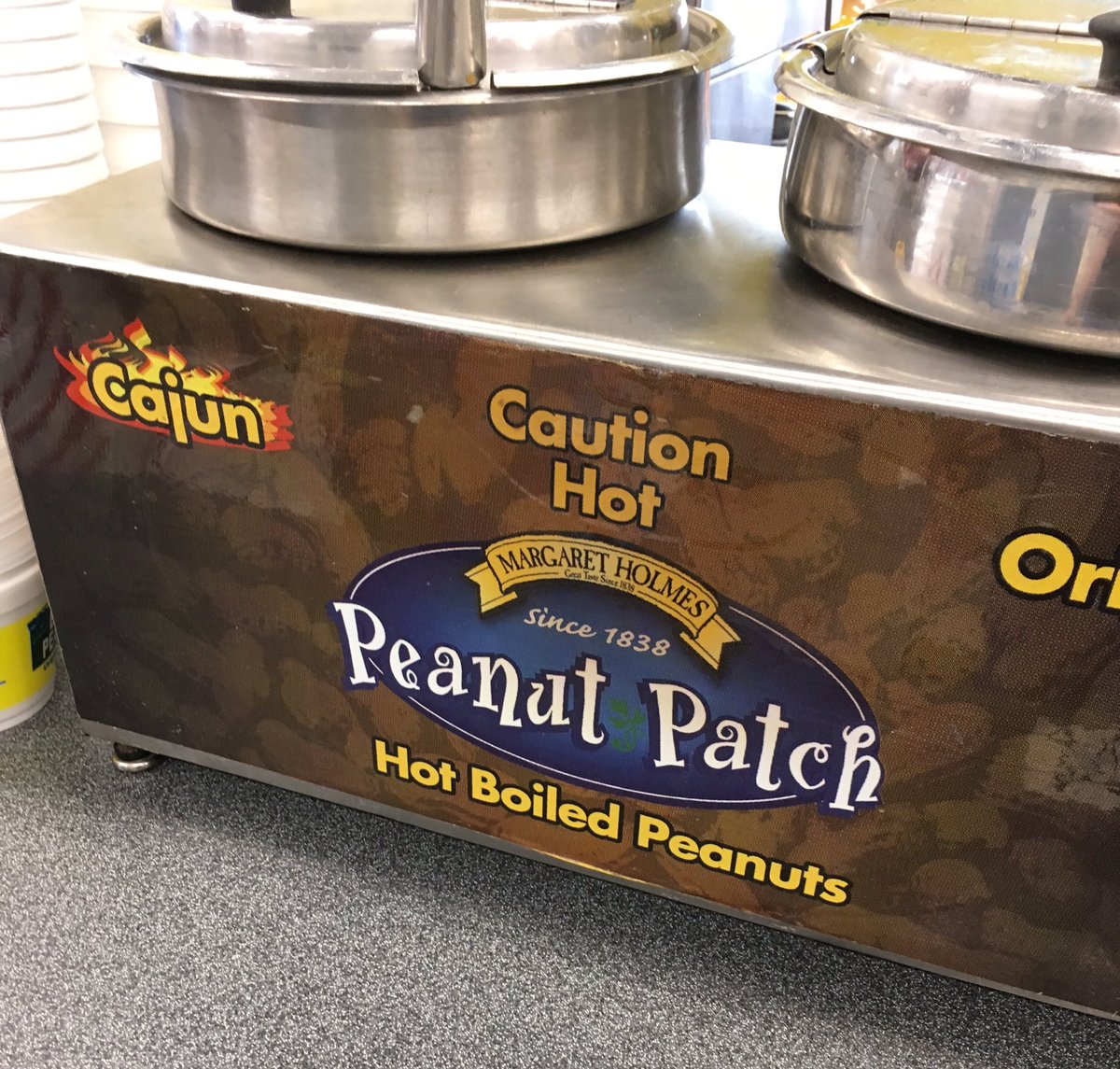 1Bakalis's tweet photo. Hot boiled peanuts?? Am I the only one who's never heard of these?? https://t.co/wYbB7rKnui