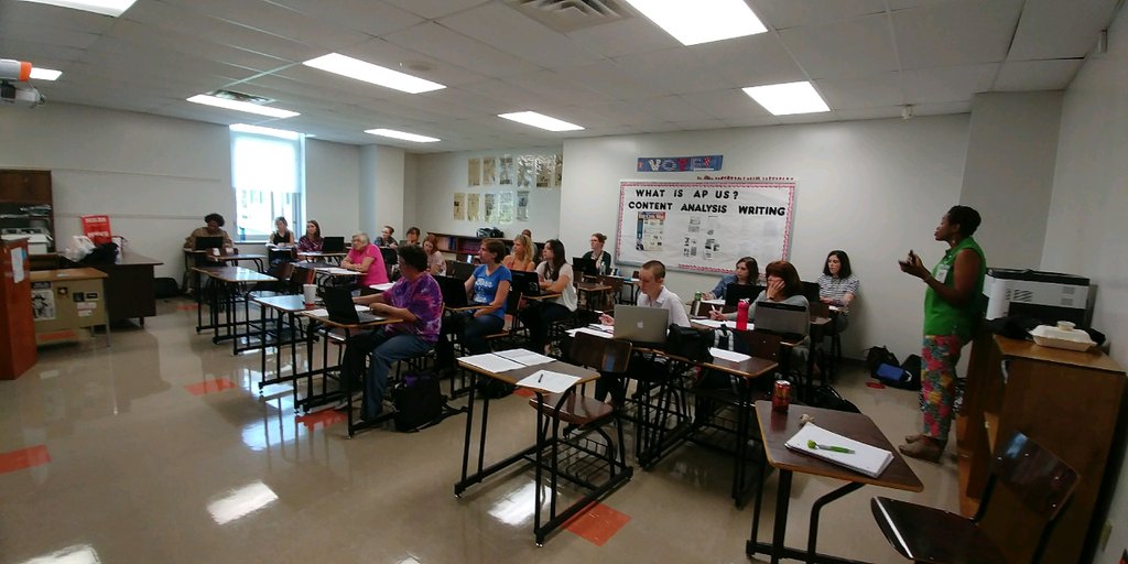 gcssummeracad's tweet photo. Exploring the ELA Curriculum Maps with @shayla_read
Summer Academy 2018.
#gcssi2018
#insidegcsd https://t.co/I1c5YjX194