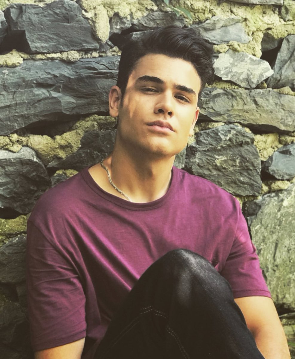 İşte size sürprizim... #4n1kilkaşk’ın Ali’si , Atakan Hoşgören’e sormak istediğiniz soruları instagram da paylaşacağım post altında sorun. En güzel 7 soruya video ile yanıt gelecek... Kaçırmayın... 
Beni seviyorsunuz 😎