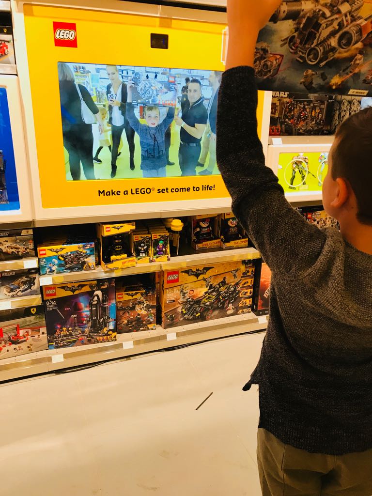 MFreitasP's tweet photo. #LEGOlaunch What an Awesome store!! great launch event. Felt like a kid again, can't wait to go back on Saturday.... https://t.co/TZBCZXxJEe