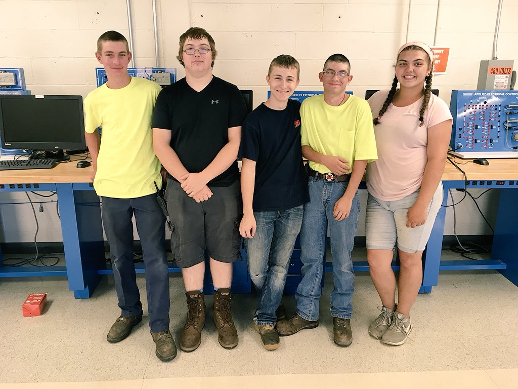 LehighCTI's tweet image. School’s out for summer, but LCTI student interns are hard at work helping staff prep for another year of learning! They’re assisting w/print services, landscaping, maintenance &amp;amp; more while earning paychecks &amp;amp; gaining valuable experience. #PASummerInterns #NationalInternDay