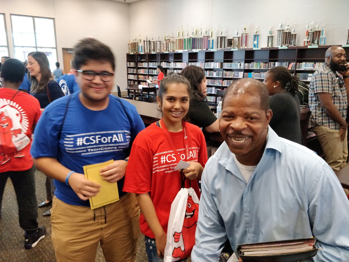 lisachambers's tweet photo. With presentations completed @johnmarshallsc1 students network with @keybank tech folks and other special guests #ThisIsSWC @techcorps_org #CSforCle #CSforAll https://t.co/eGeQCrJFrK